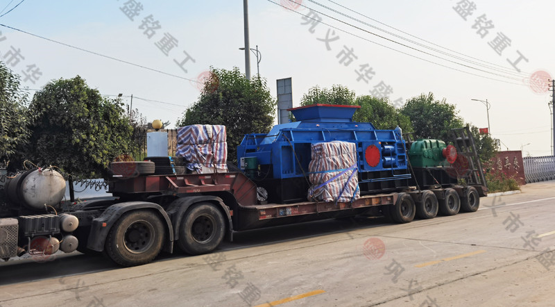 乐鱼官方网页版2PGY1212对辊破碎机机成功发往洛阳